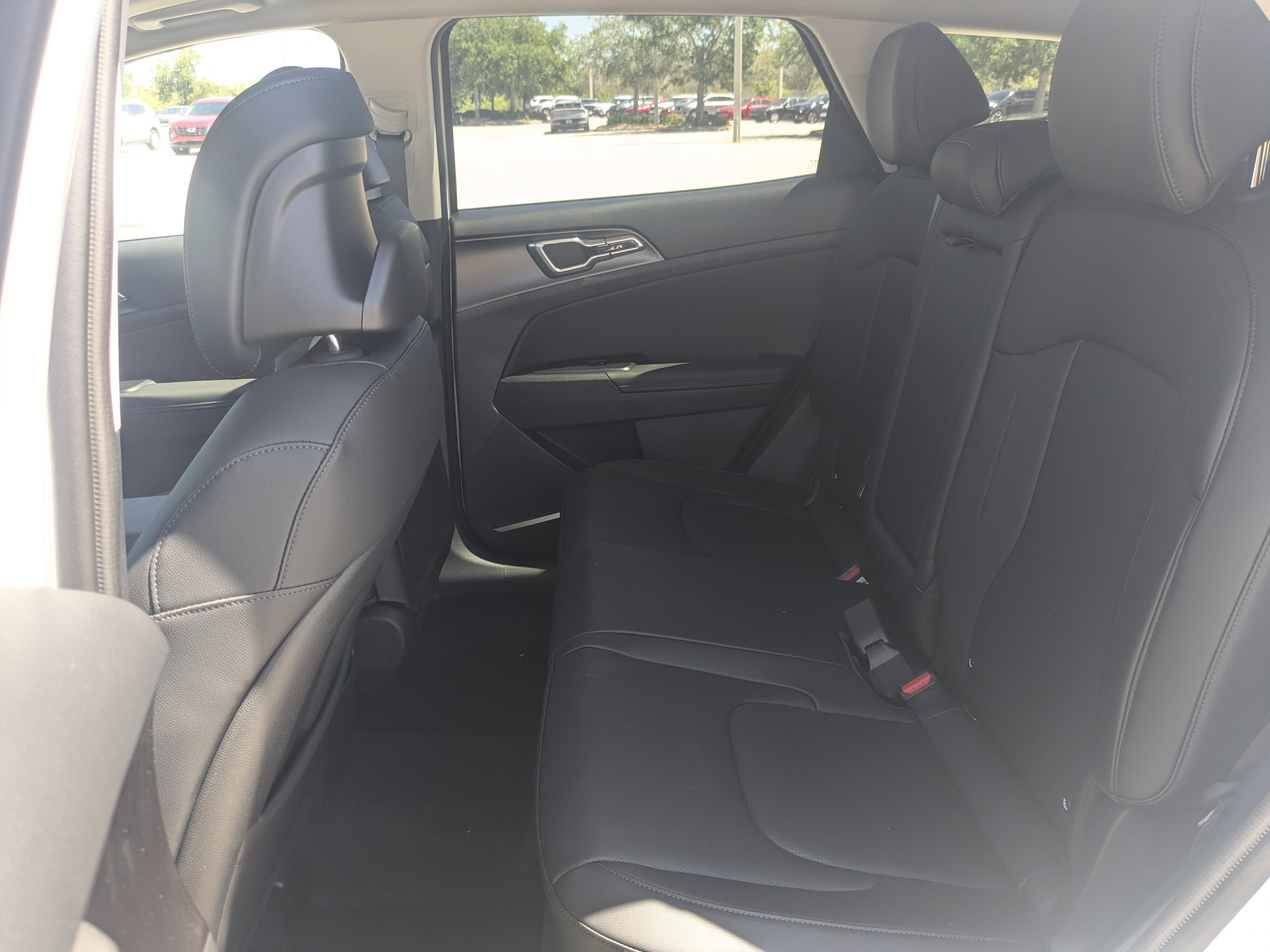 New 2026 Snow White Pearl Kia EX image 17