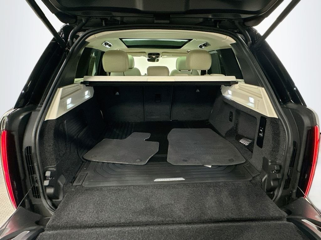 Certified Used 2025 Black Land Rover SE image 27
