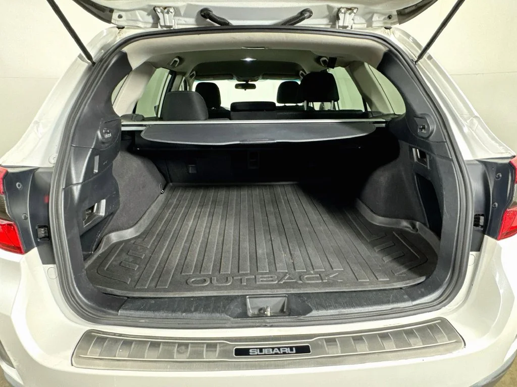 Used 2016 White Subaru 2.5i Premium image 30