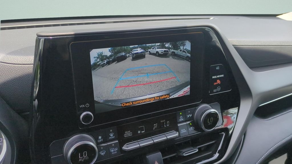 2024 Toyota Highlander LE - Photo 17