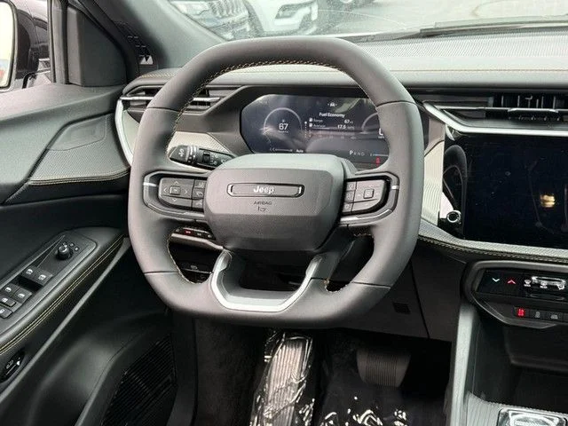 New 2026 Bright White Clear-Coat Exterior Paint Jeep Laredo image 8