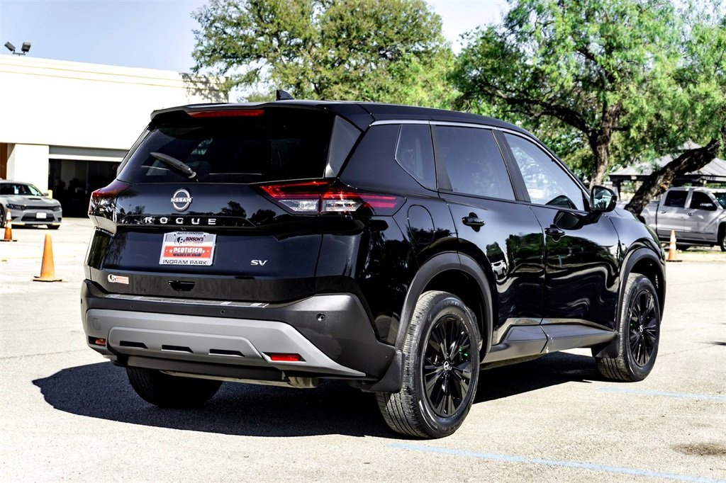2022 Nissan Rogue SV photo 4