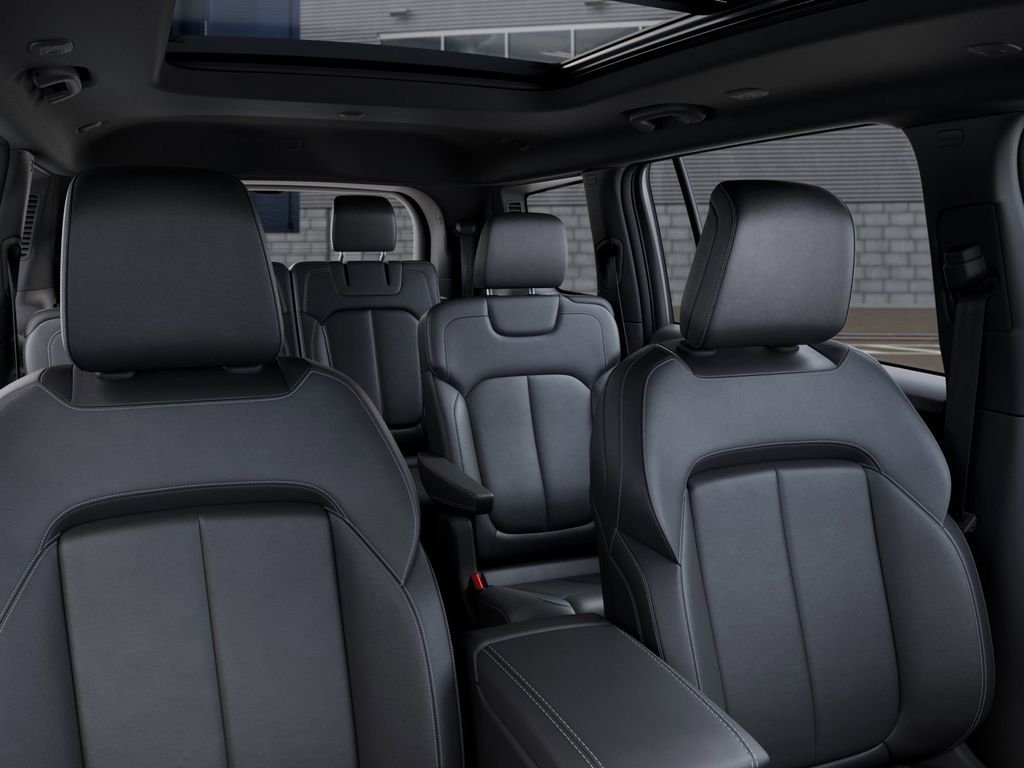 New 2026 Diamond Black Crystal Pearl-Coat Exterior Paint Jeep Limited image 26