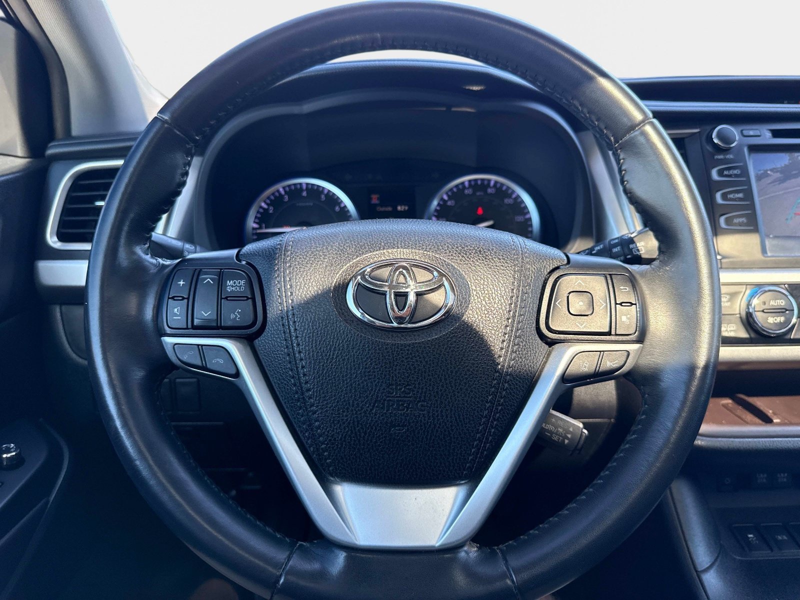 Used 2019 Shoreline Blue Pearl Toyota XLE image 27