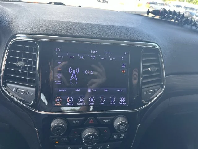 Used 2020 White Jeep Altitude image 17