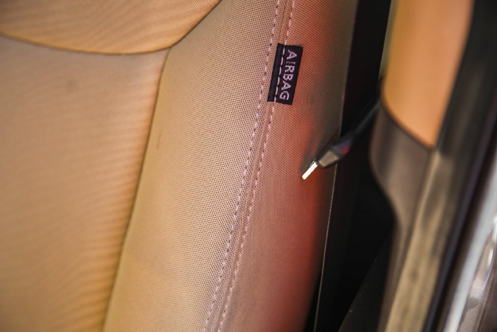 Used 2011 Desert Bronze Metallic Hyundai GLS image 22