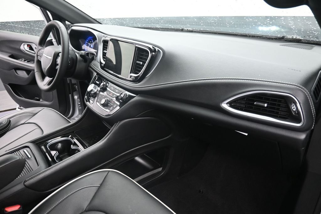 Used 2026 Silver Chrysler Limited image 26