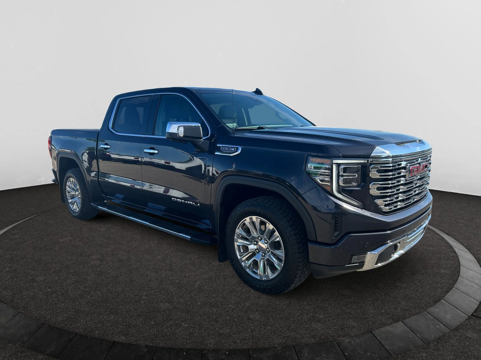 Used 2023 TITANTIUM RUSH GMC Denali Crew Cab image 7