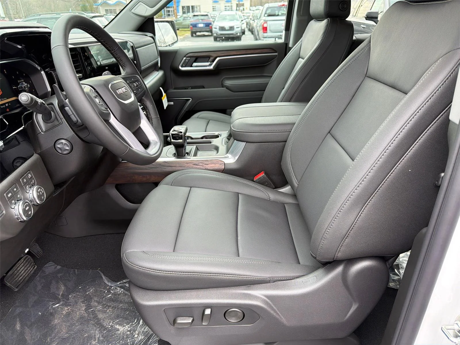 2026 GMC Sierra 1500 SLT - Photo 15