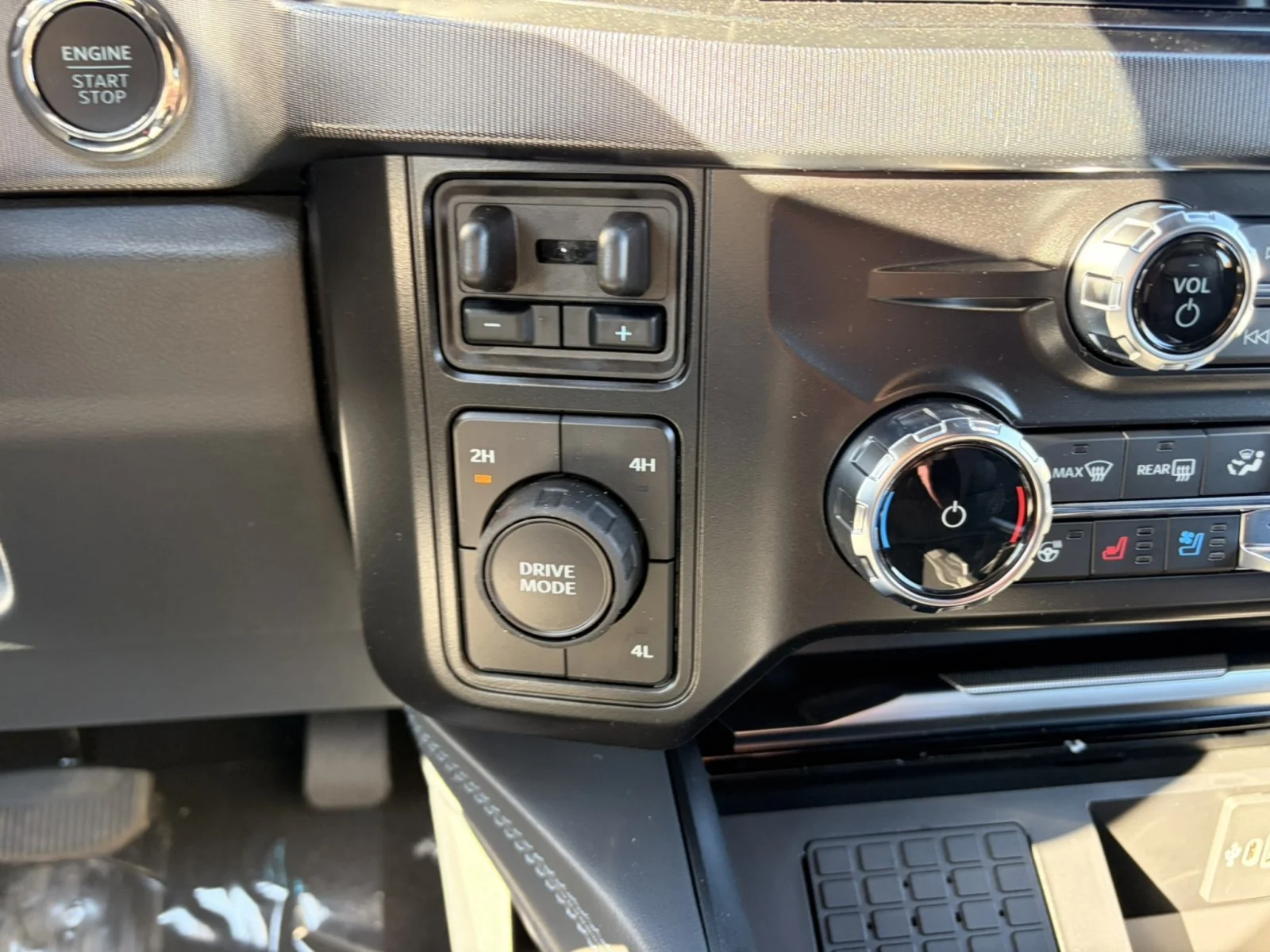 New 2027 Star White Metallic Tri-Coat Ford F-450® Platinum® image 24