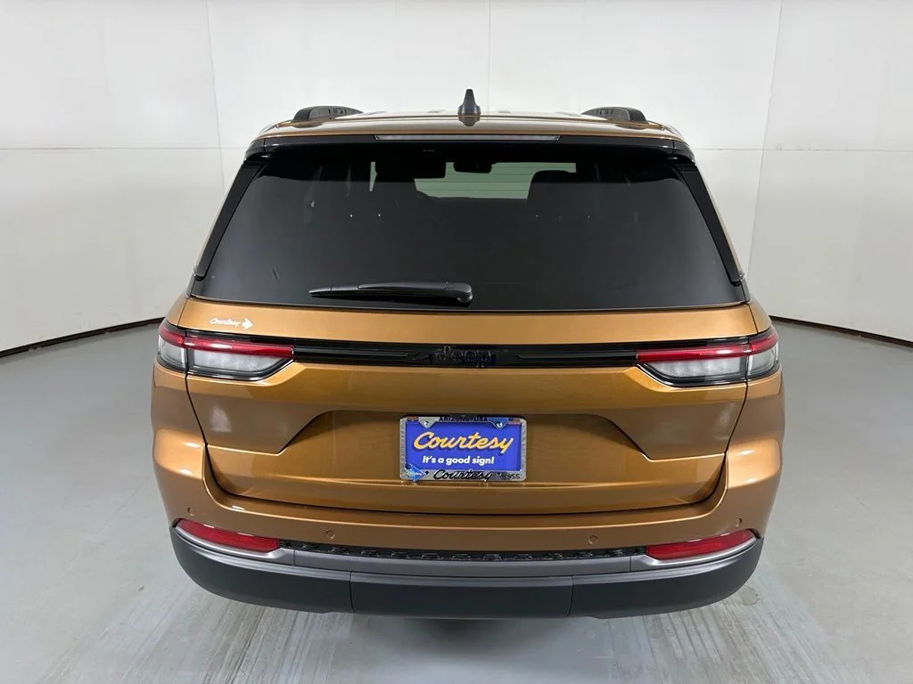 New 2027 Brown Jeep Limited image 7