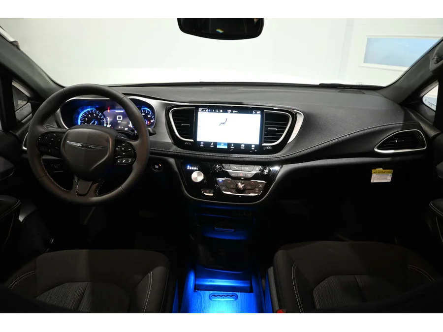 2024 Chrysler Pacifica Touring - Photo 24
