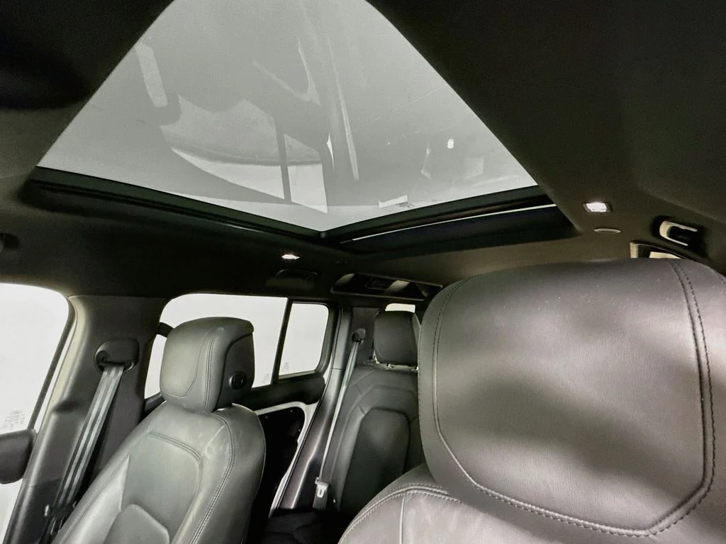 Used 2024 White Land Rover S image 22