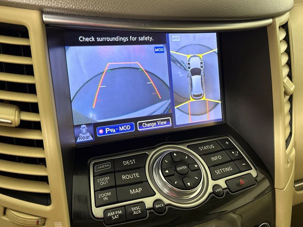 Certified Used 2014 White INFINITI Base image 38