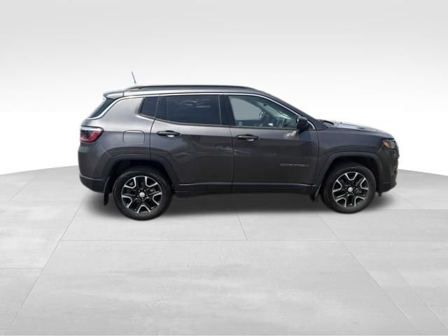 Used 2022 Gray Jeep Latitude image 12