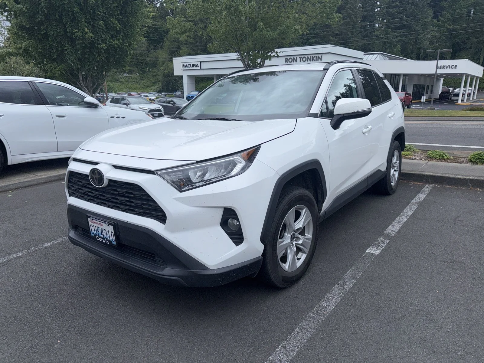 2021 Toyota RAV4 XLE FWD's photo