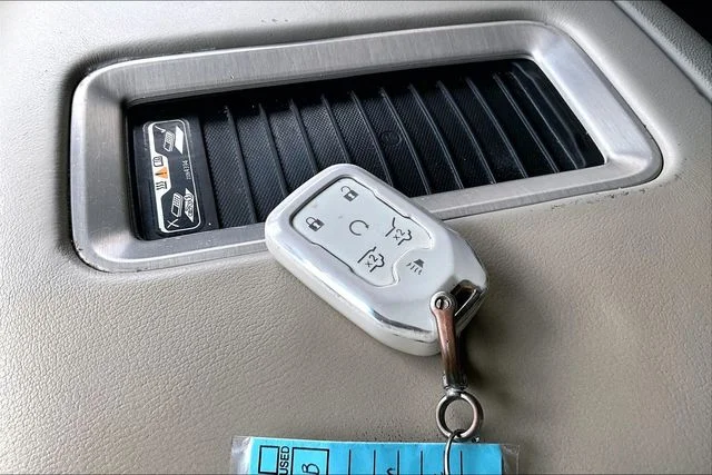 Used 2019 White GMC Denali image 11