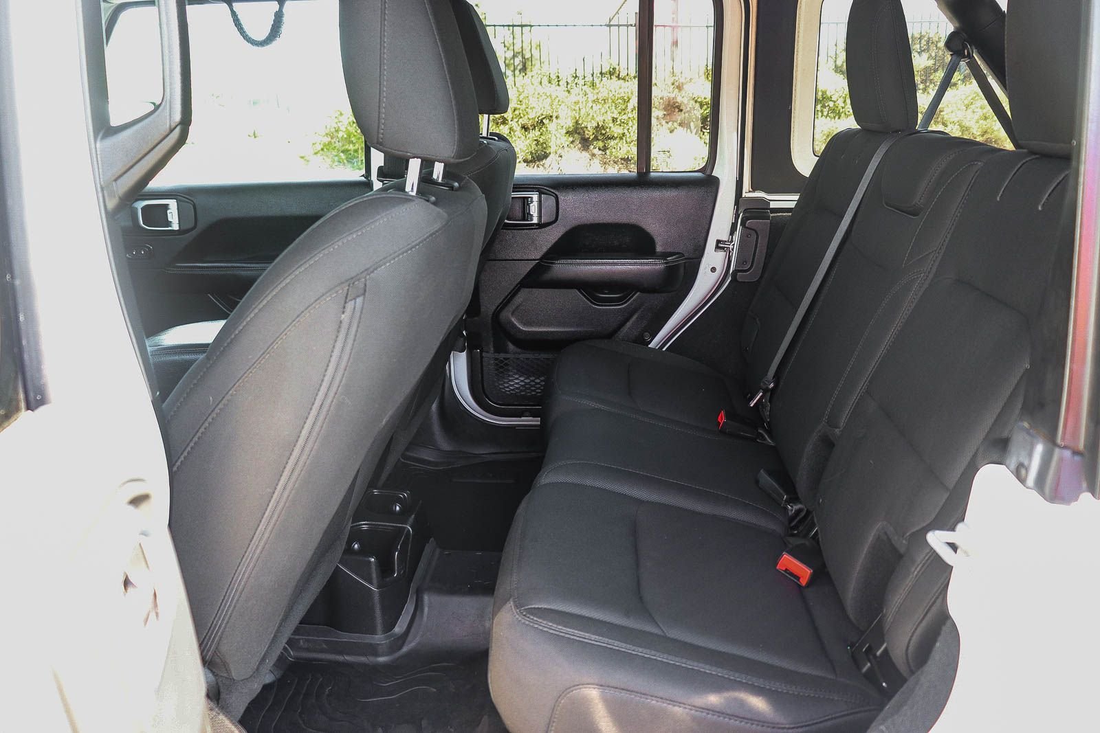 Used 2018 Bright White Clearcoat Jeep Unlimited Sahara image 21