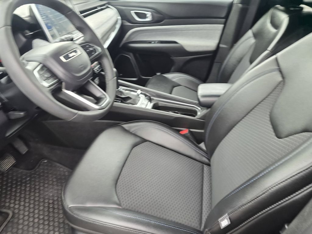 Used 2025 Black Jeep Latitude image 21