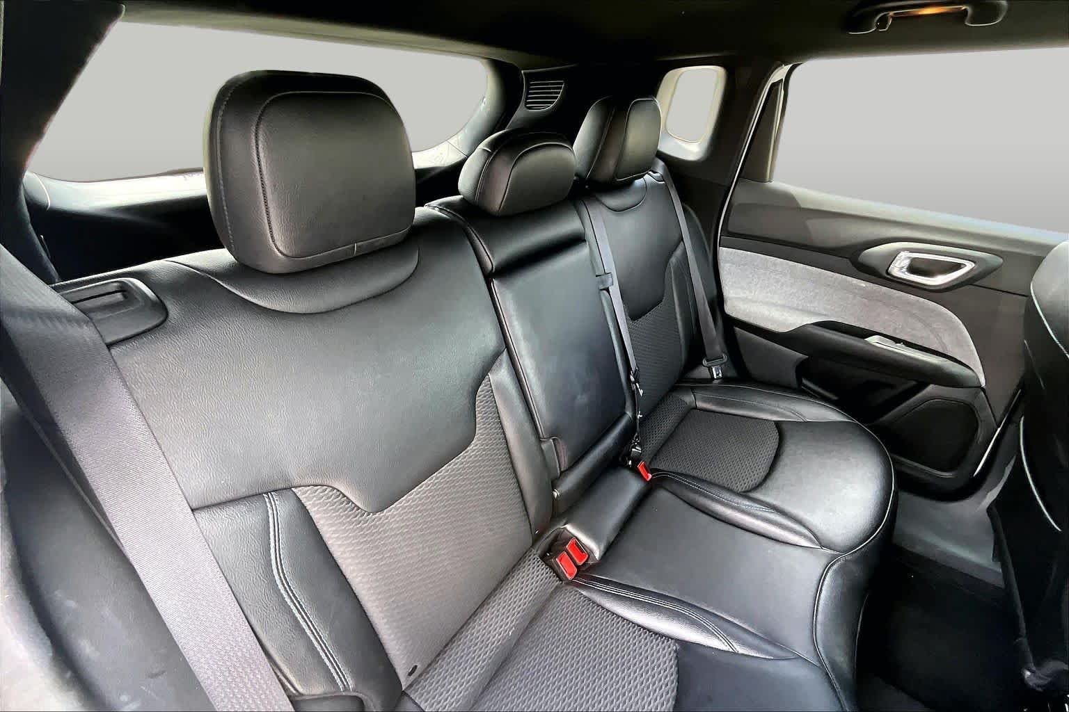 Used 2024 Bright White Clearcoat Jeep Latitude image 20