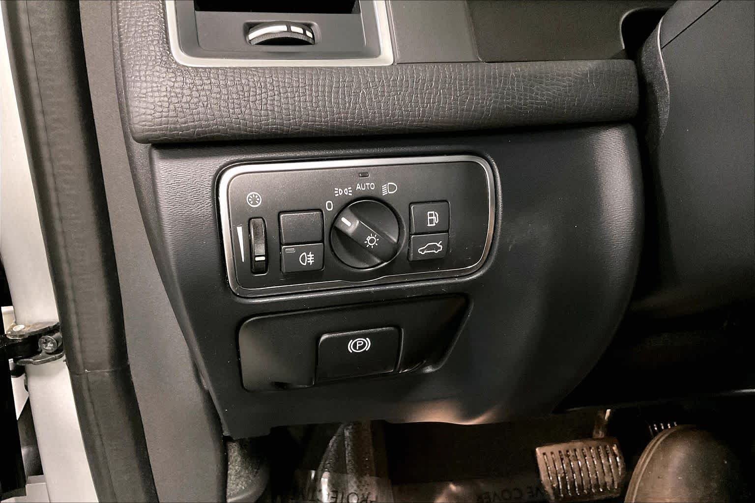 Used 2016 Bright Silver Metallic Volvo T5 Premier image 34