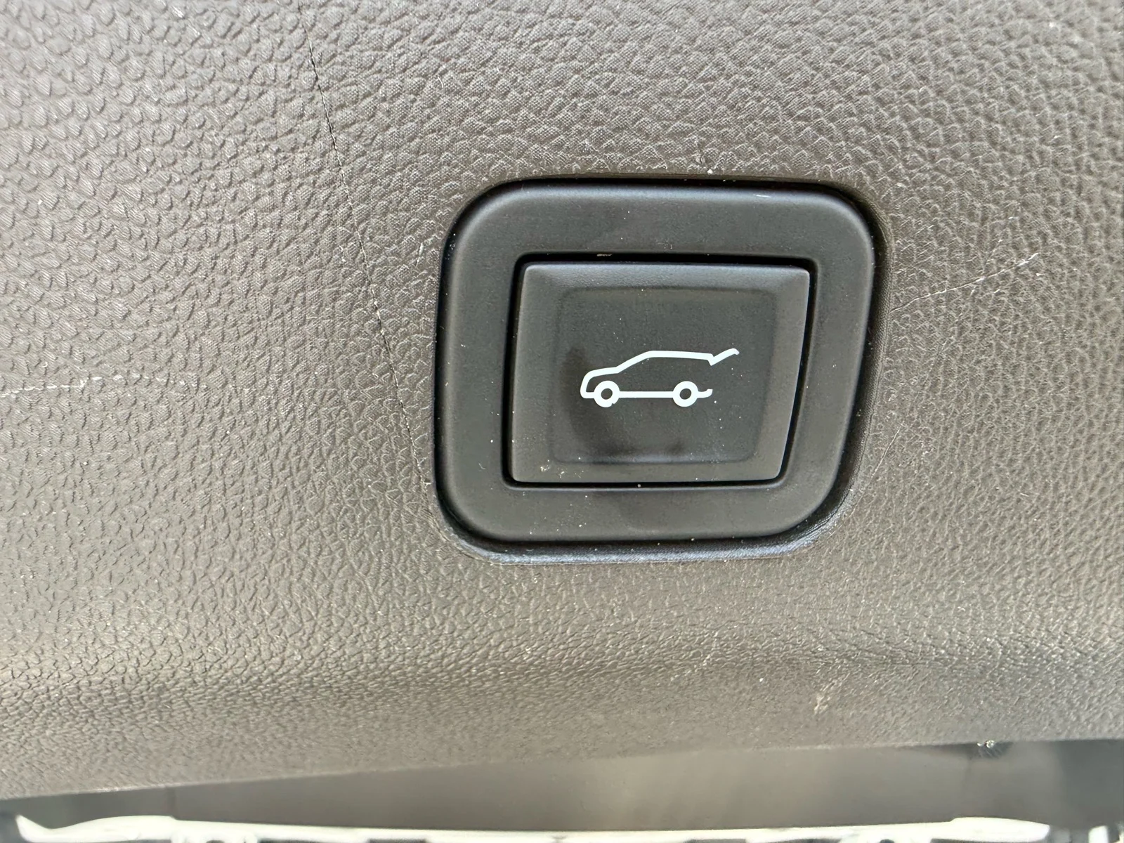 Used 2024 White Frost Tricoat GMC Denali image 19