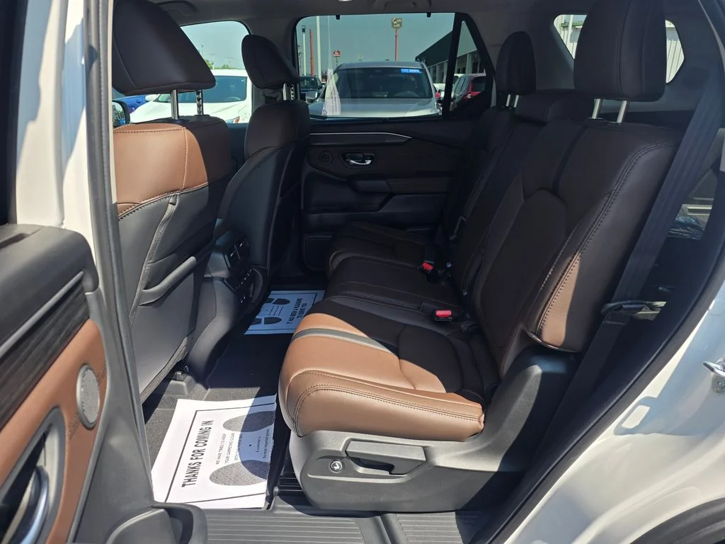New 2026 Platinum White Pearl Honda Touring image 11