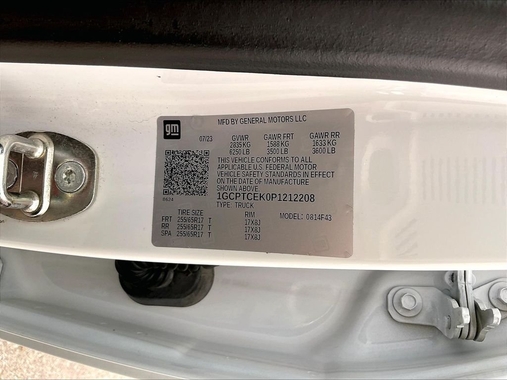 Used 2023 Summit White Chevrolet LT image 32