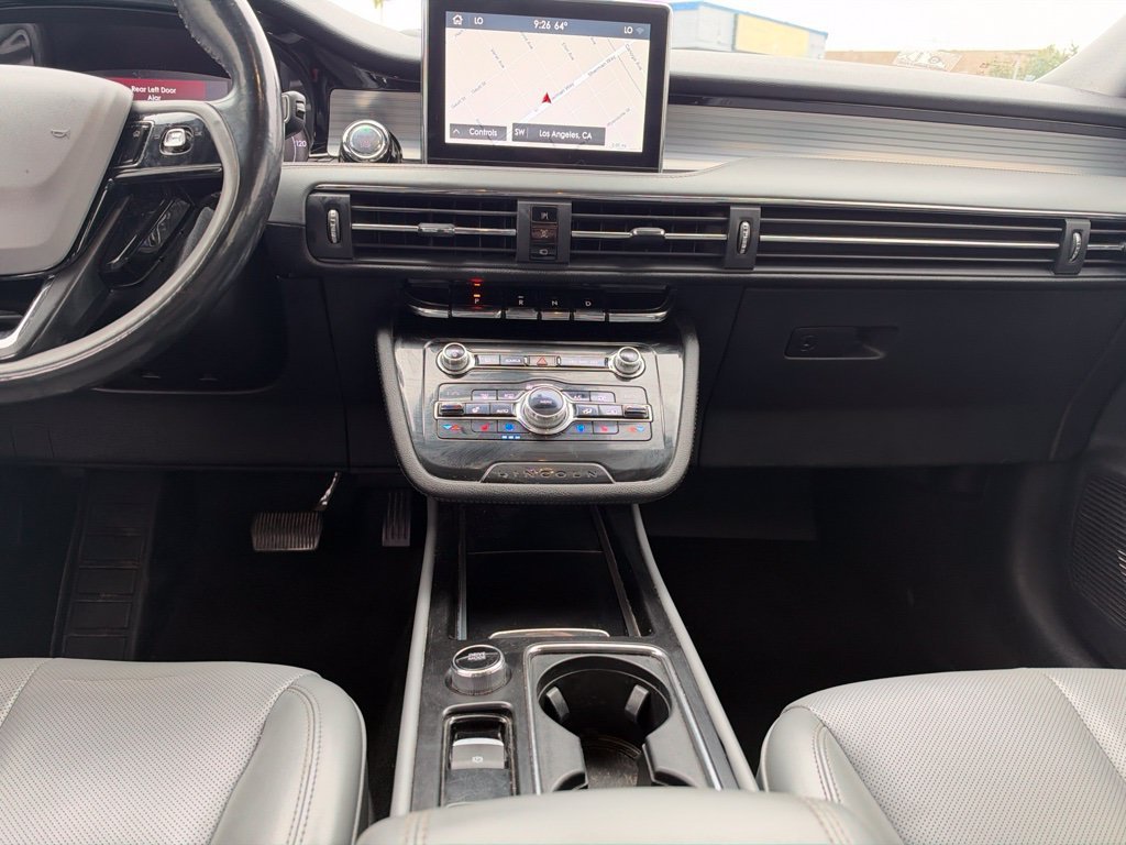 Used 2020 White Lincoln Standard image 16