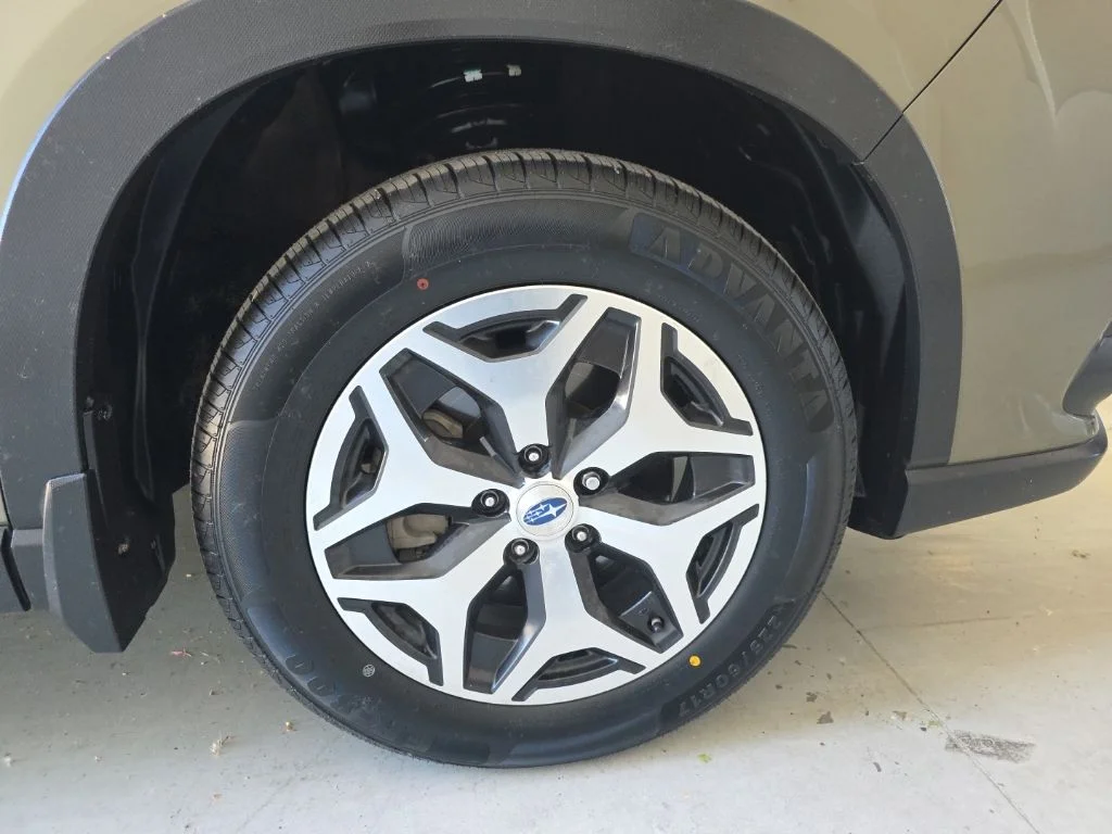 Used 2022 Green Metallic Subaru Premium image 26