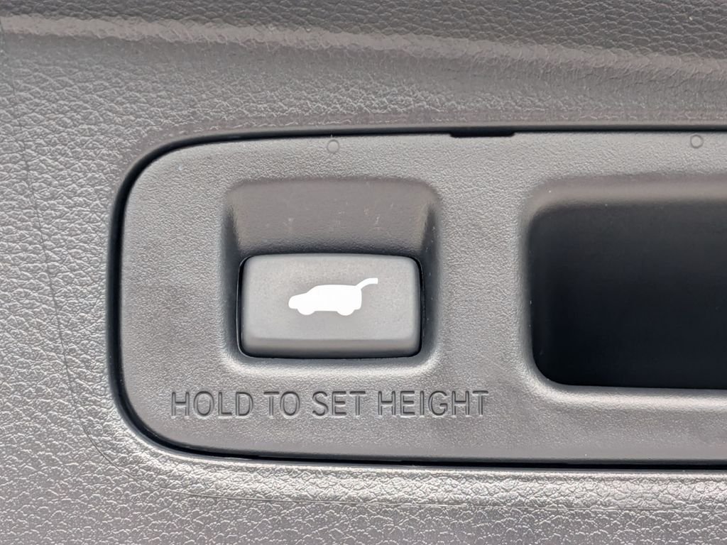 Used 2025 Silver Honda EX-L image 31