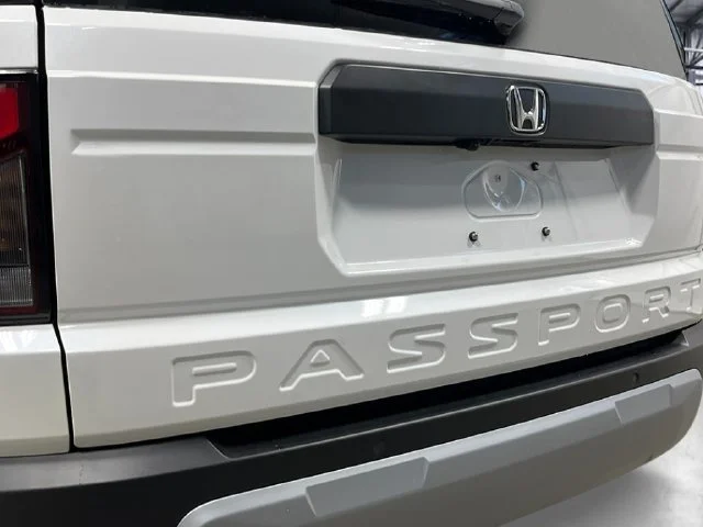 New 2026 Platinum White Pearl Honda RTL image 6