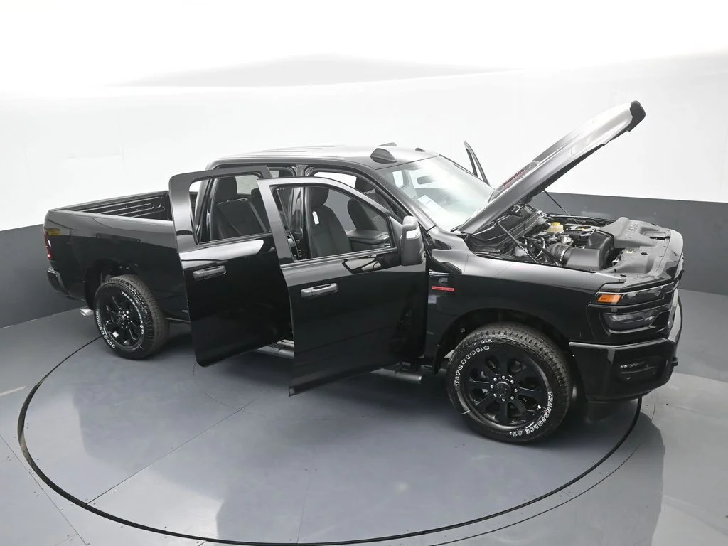 New 2026 Diamond Black Crystal Pearl-Coat Exterior Paint RAM Tradesman image 58