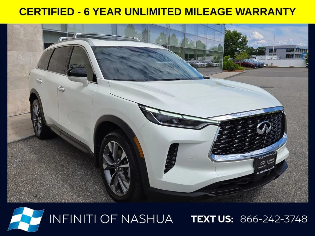 Certified Used 2023 White INFINITI LUXE image 17