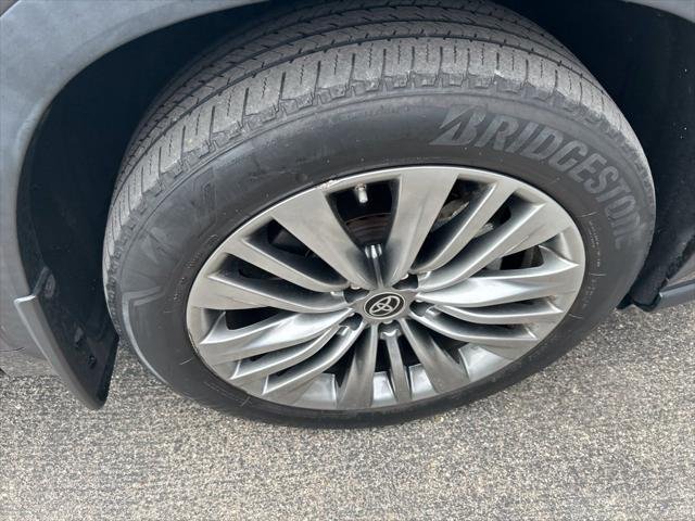 Certified Used 2021 MAGNETIC GRAY MET. Toyota  image 18
