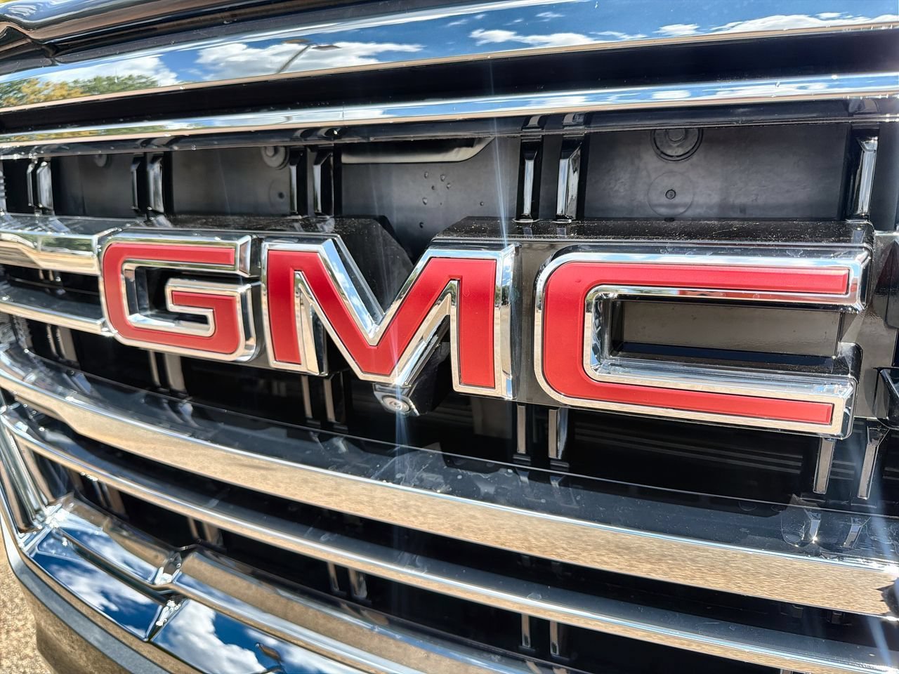 Used 2024 Sterling Metallic GMC SLT image 26