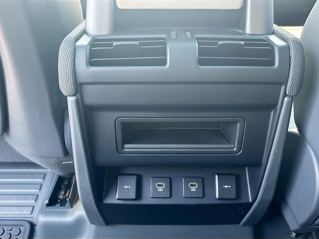2022 Land Rover Defender X-Dynamic SE - Photo 17
