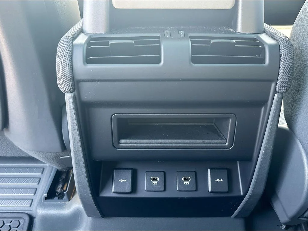 Used 2022 Blue Land Rover X-Dynamic SE image 17