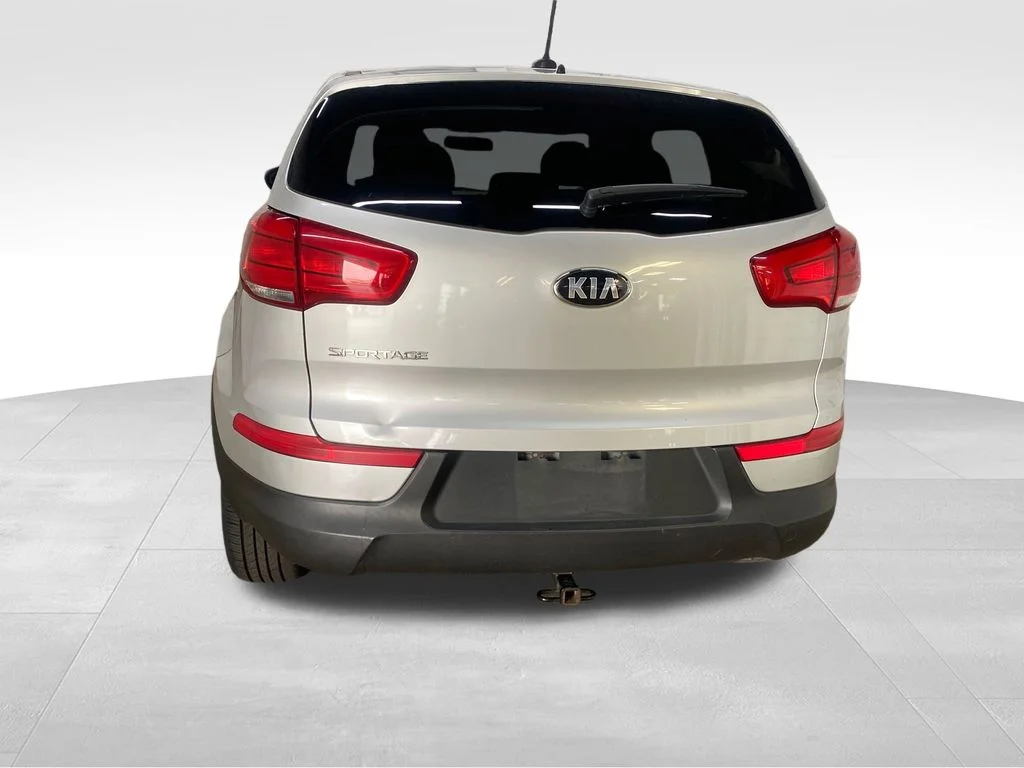 Used 2016 Silver Kia LX image 5