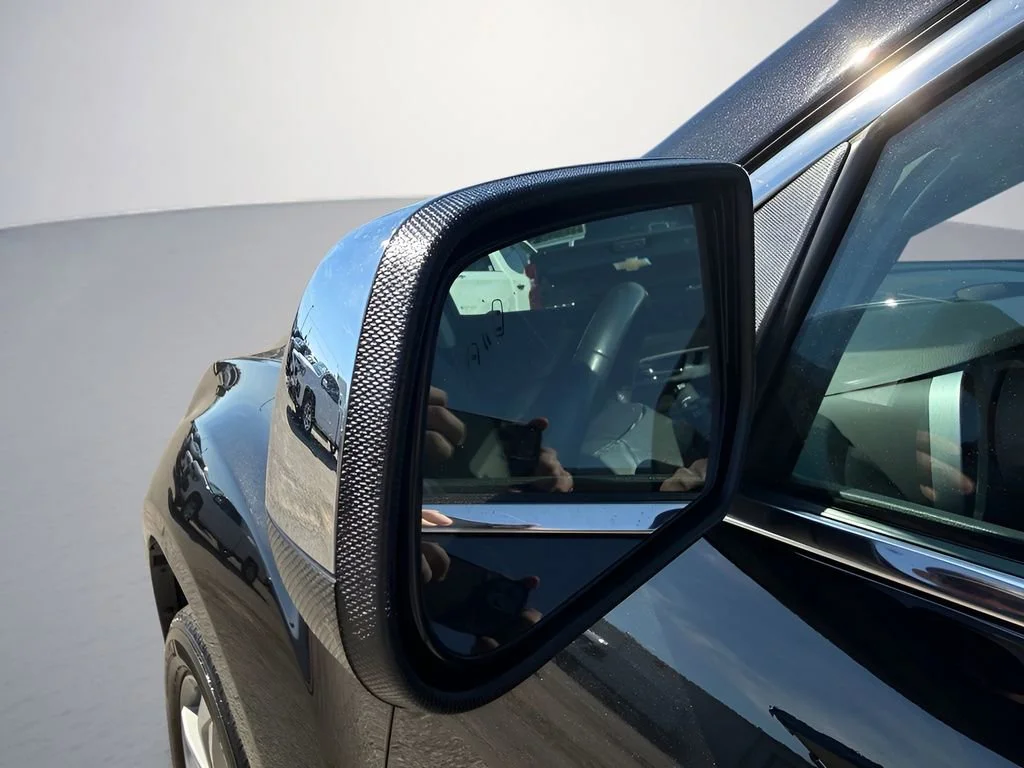 Used 2016 MOSAIC BLACK METALLIC Chevrolet LTZ image 11