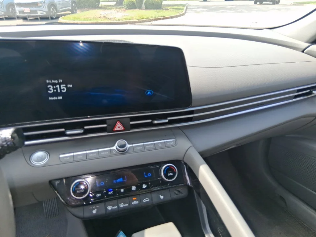 Used 2023 Silver Hyundai SEL image 13