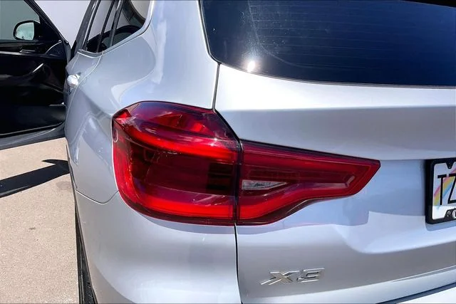 Used 2020 Glacier Silver Metallic BMW sDrive30i image 29