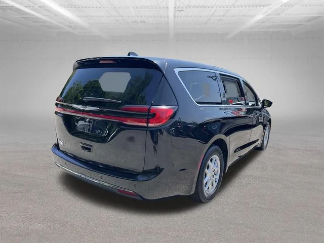 Used 2024 Black Chrysler Touring L image 10
