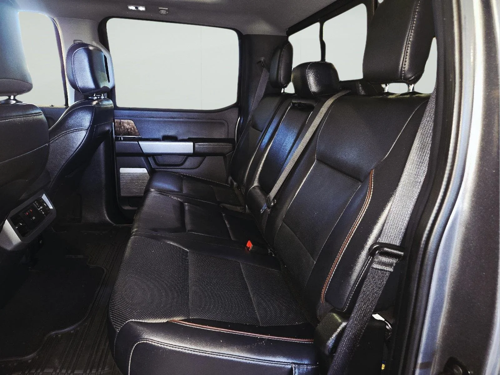 Used 2024 Carbonized Gray Ford Lariat image 57