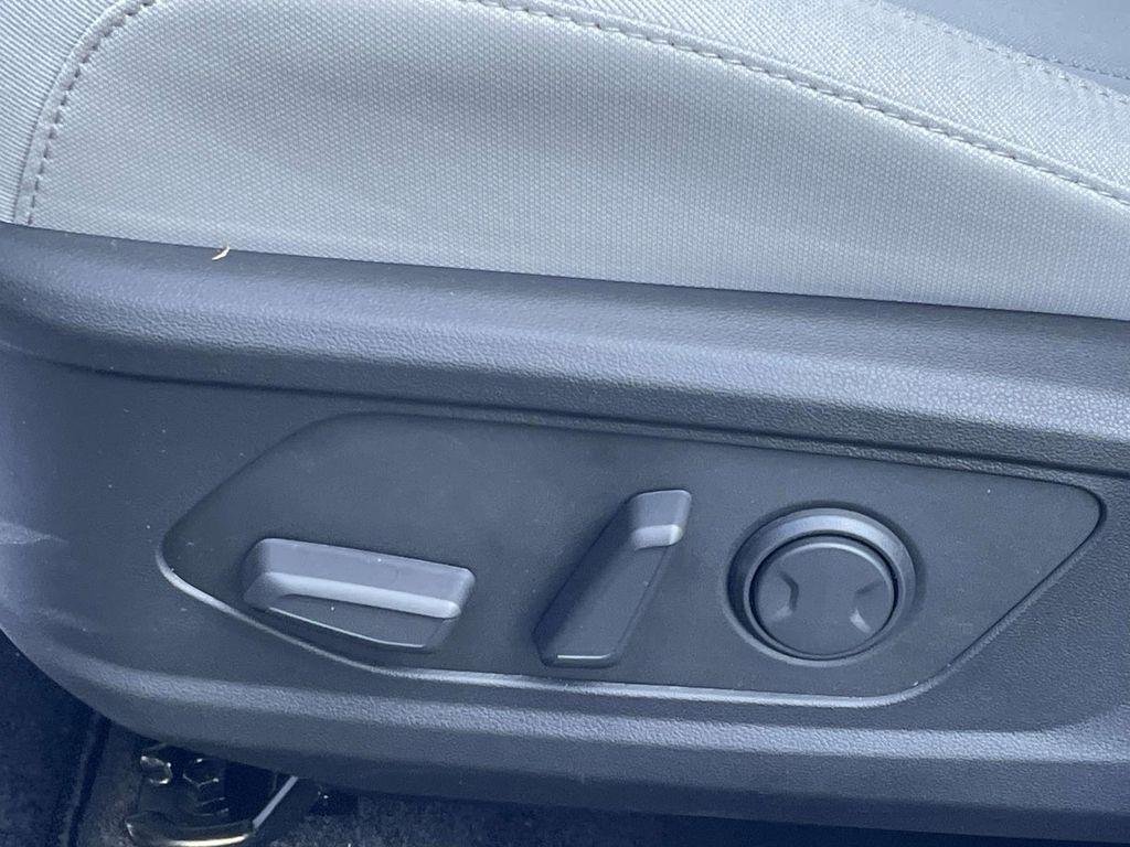 New 2026 White Hyundai SEL FWD image 19