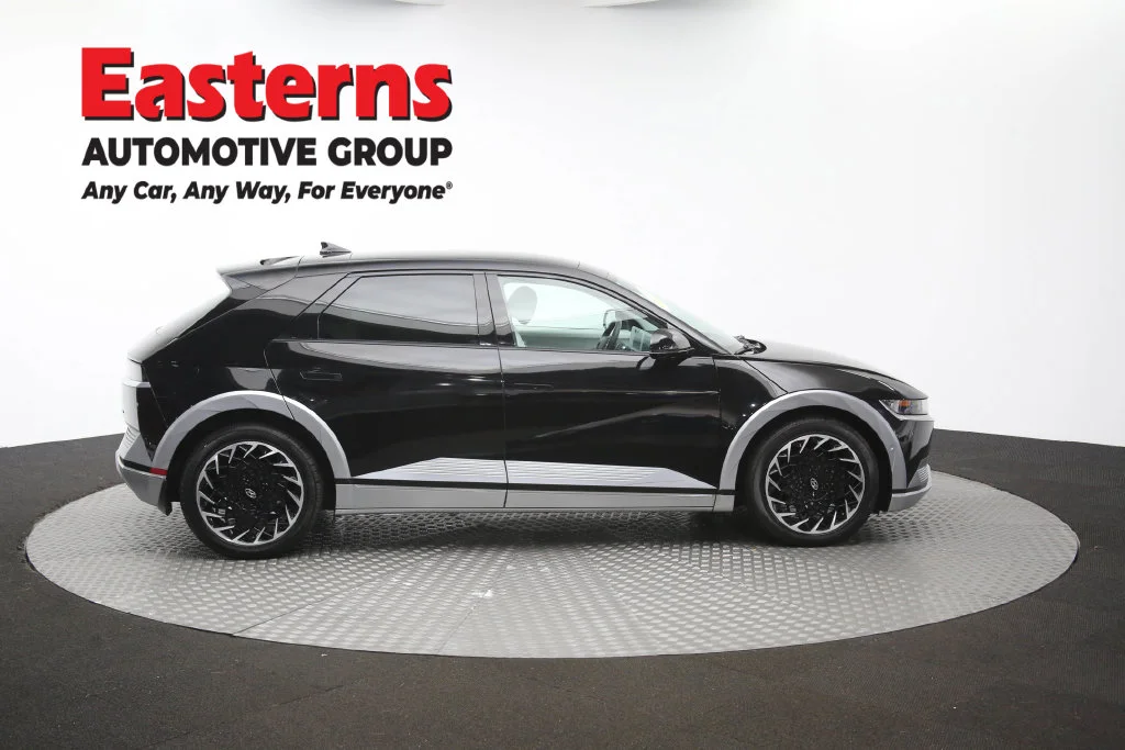 Used 2023 Black Hyundai Limited image 49