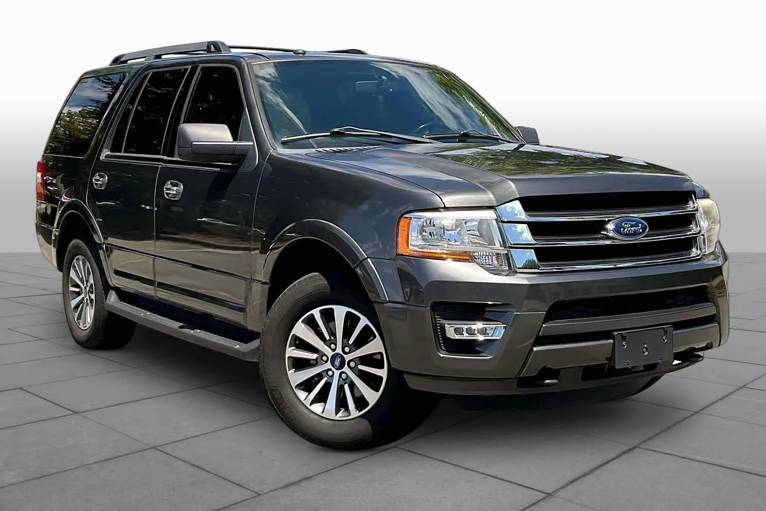 Used 2017 Magnetic Ford XLT image 3