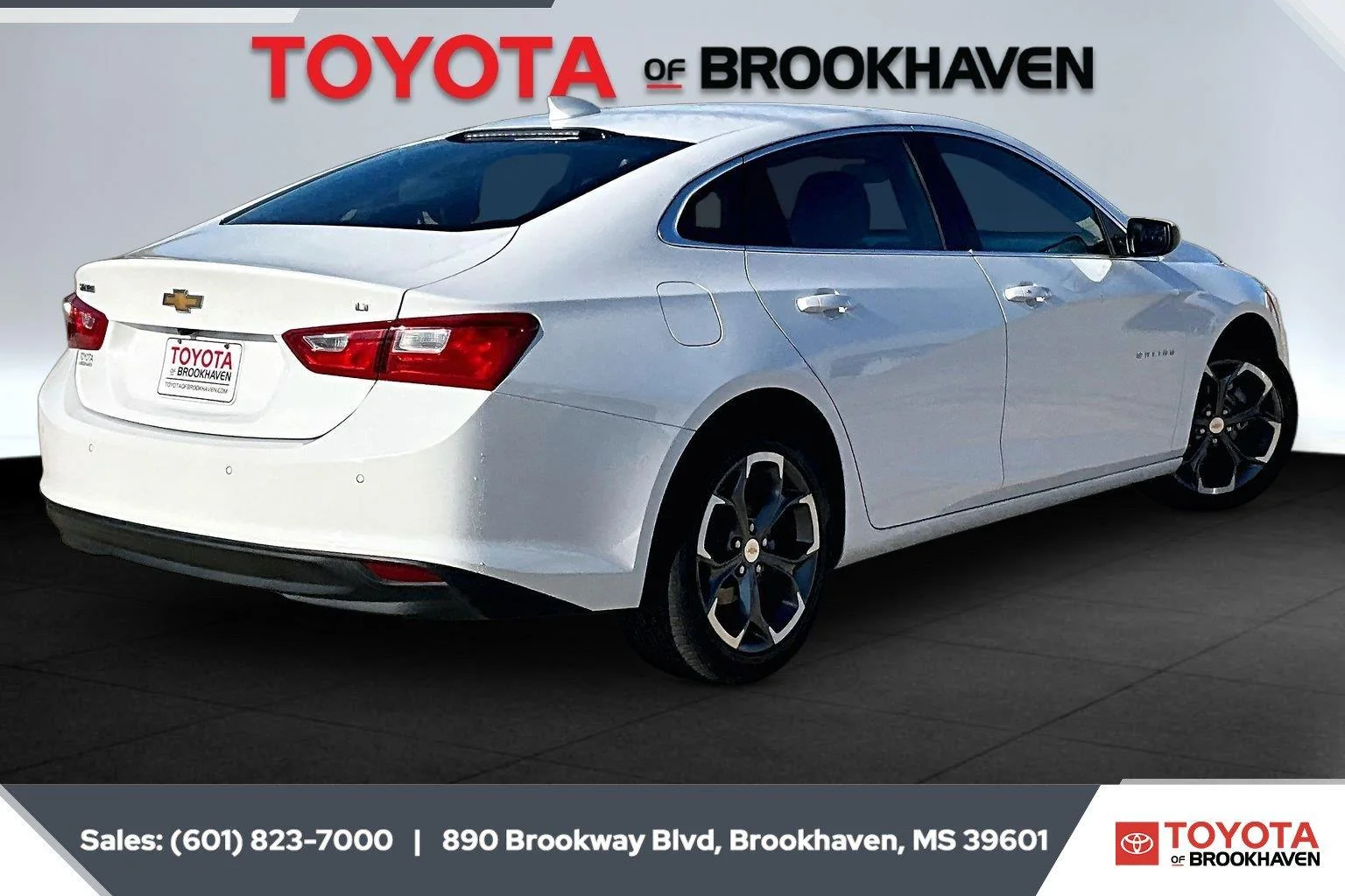 Used 2024 Summit White Chevrolet LT image 11