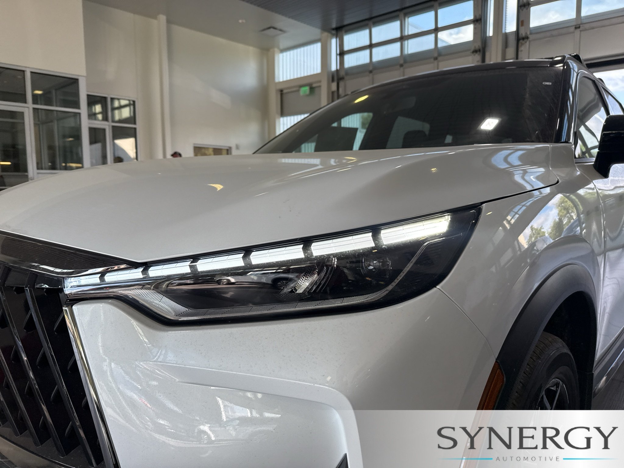 New 2027 2T RAD WHT INFINITI Sport AWD image 9