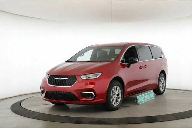 2026 Chrysler Pacifica Select - Photo 10